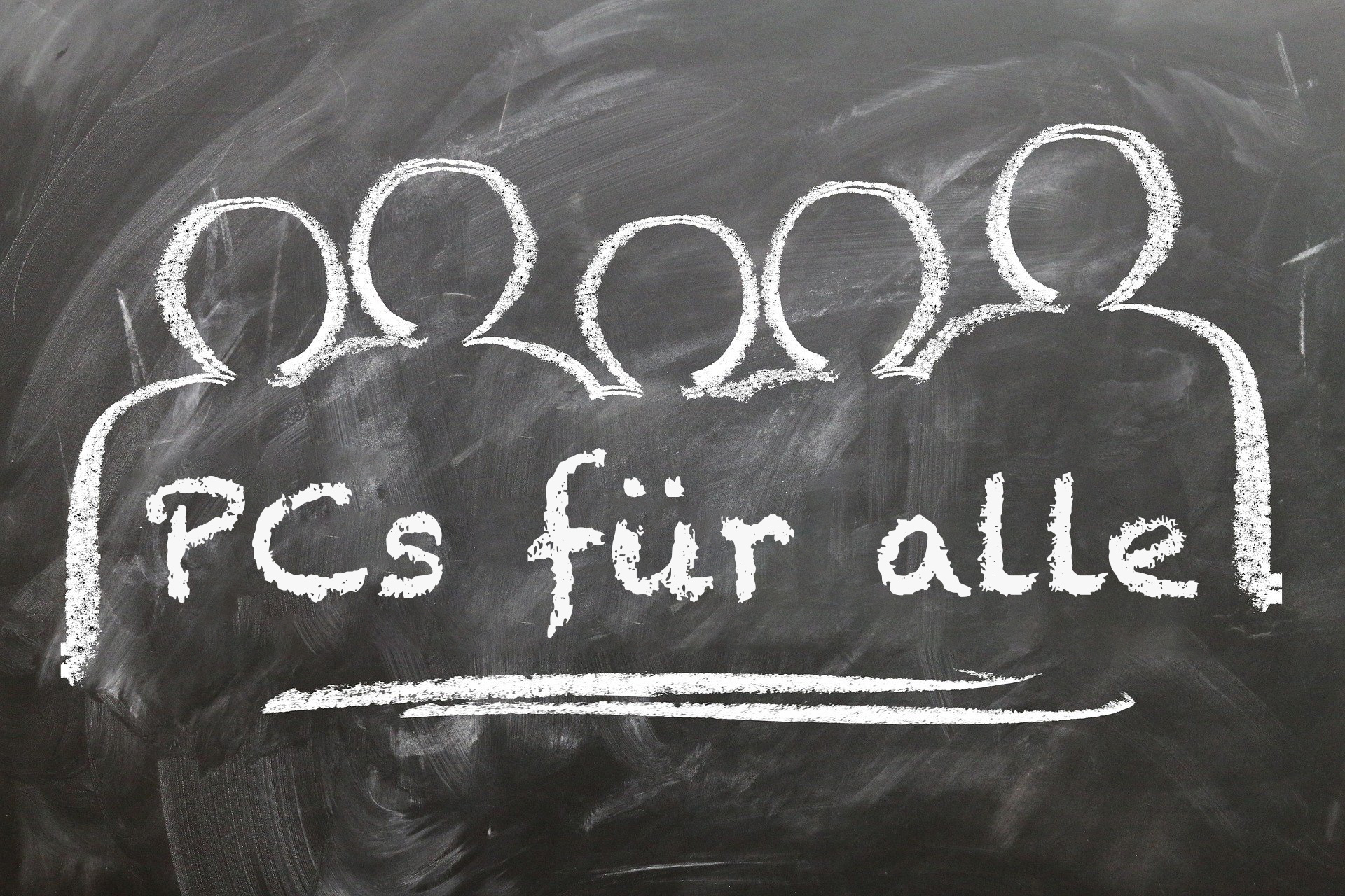 PCs für Alle mit Kreide auf einer Tafel geschrieben