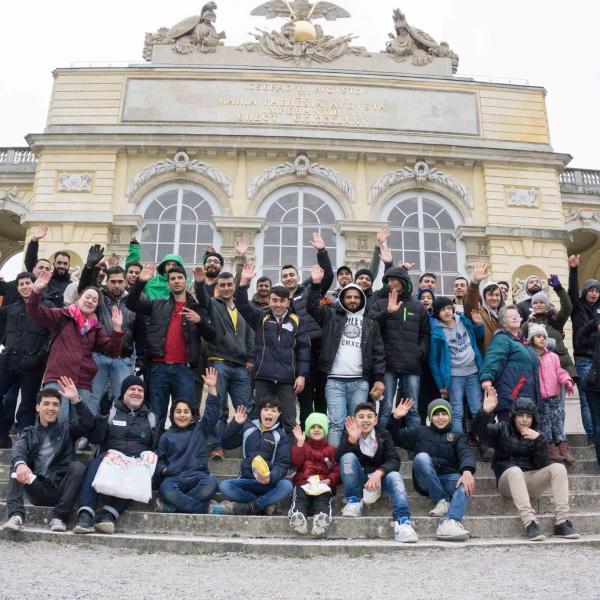 Незнайомці стають друзями