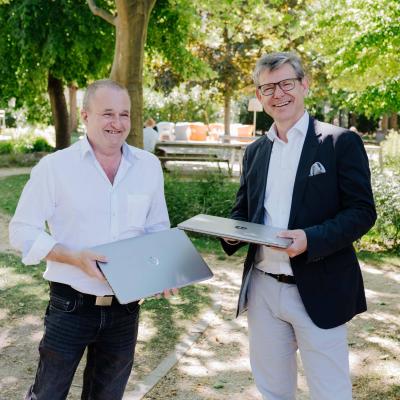 Drei spendet 600 Geräte an PCs für alle!